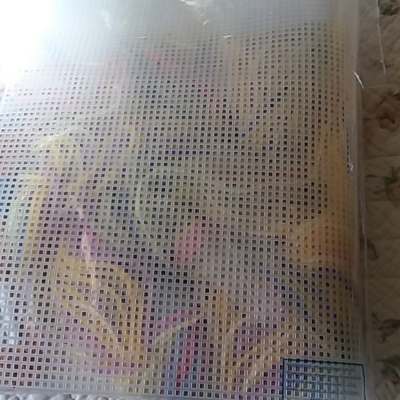 Plastic Canvas kit  Tissue box - Picture 2 of 3